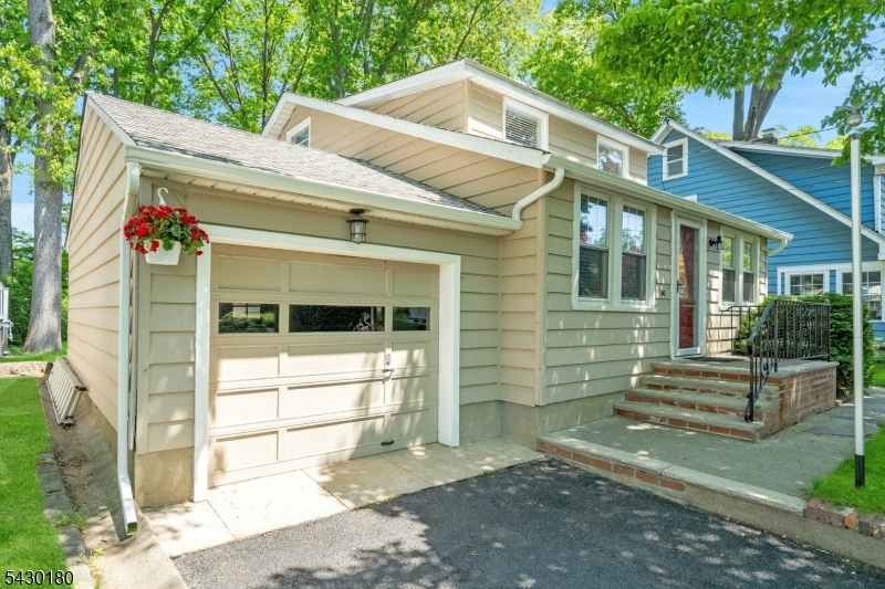 56 Highwood Road Denville, NJ 07834 - Photo 2 of 36