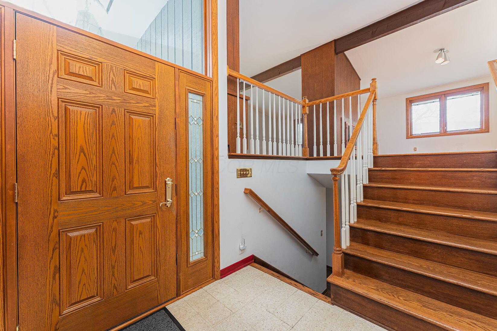 4161 Winfield Road Columbus, OH 43220 - Photo 3 of 39 Entry