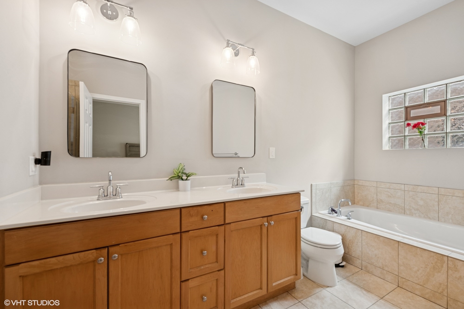 2457 West Harrison Street, Unit 4 Chicago, IL 60612 - Photo 12 of 18