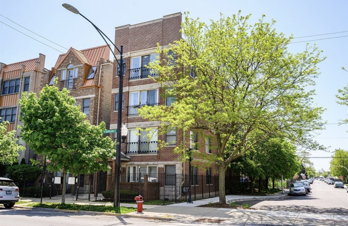 2457 West Harrison Street, Unit 4 Chicago, IL 60612 - Photo 2 of 18