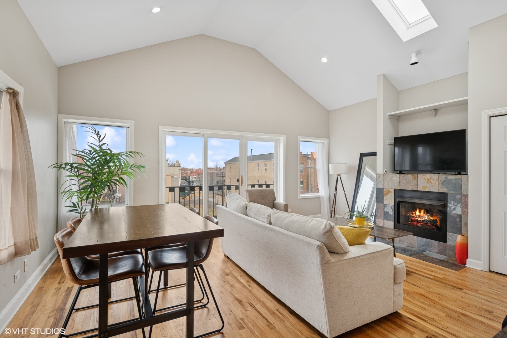 2457 West Harrison Street, Unit 4 Chicago, IL 60612 - Photo 4 of 18