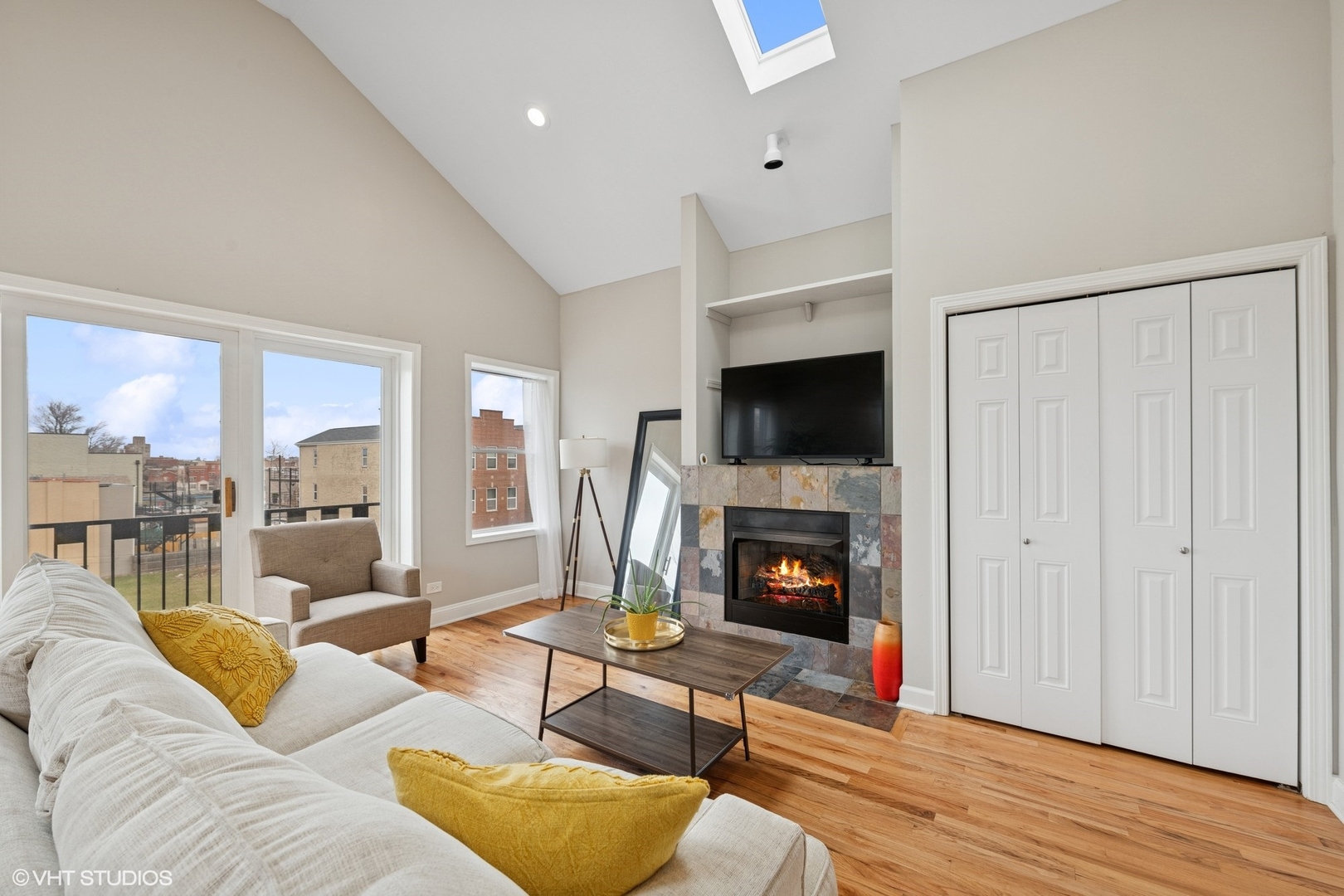 2457 West Harrison Street, Unit 4 Chicago, IL 60612 - Photo 5 of 18