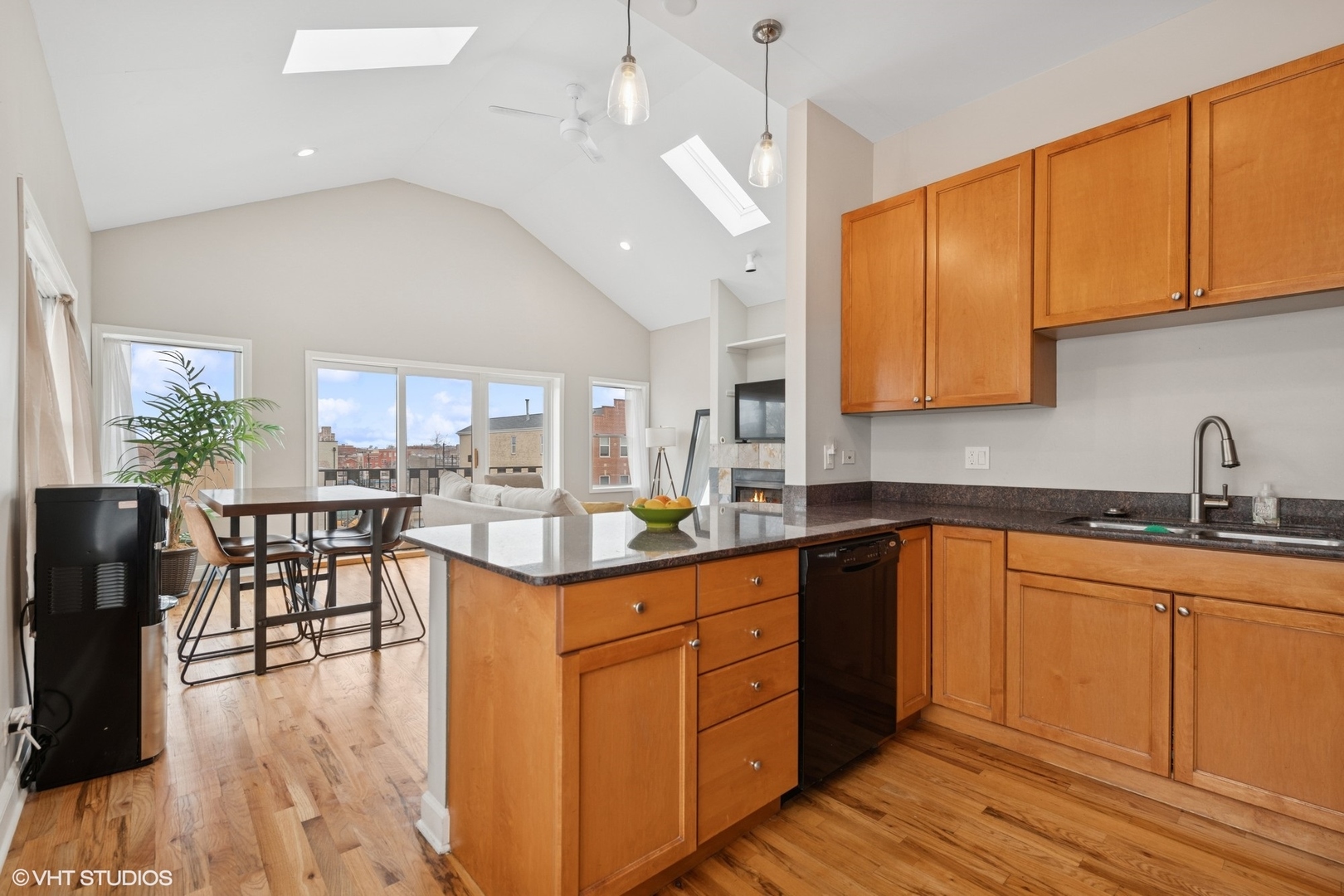 2457 West Harrison Street, Unit 4 Chicago, IL 60612 - Photo 9 of 18
