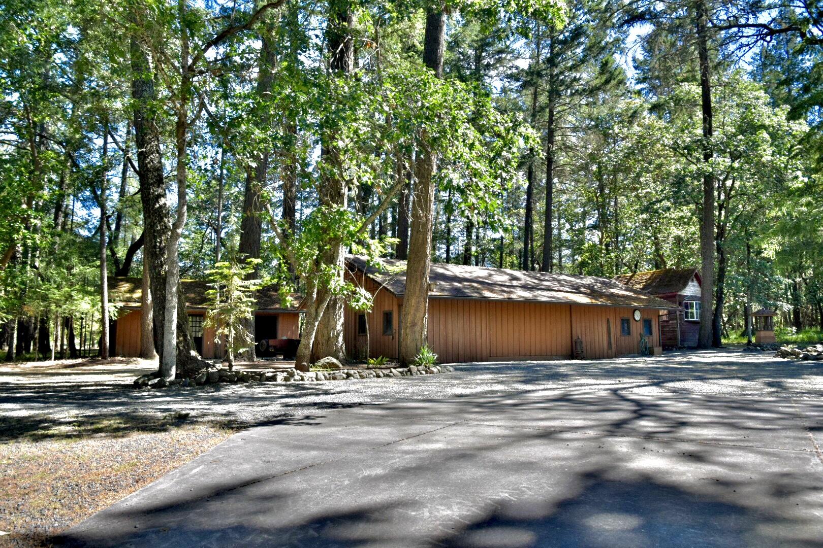 8075 North Applegate Road Grants Pass, OR 97527 - Photo 13 of 44 IMG_0455