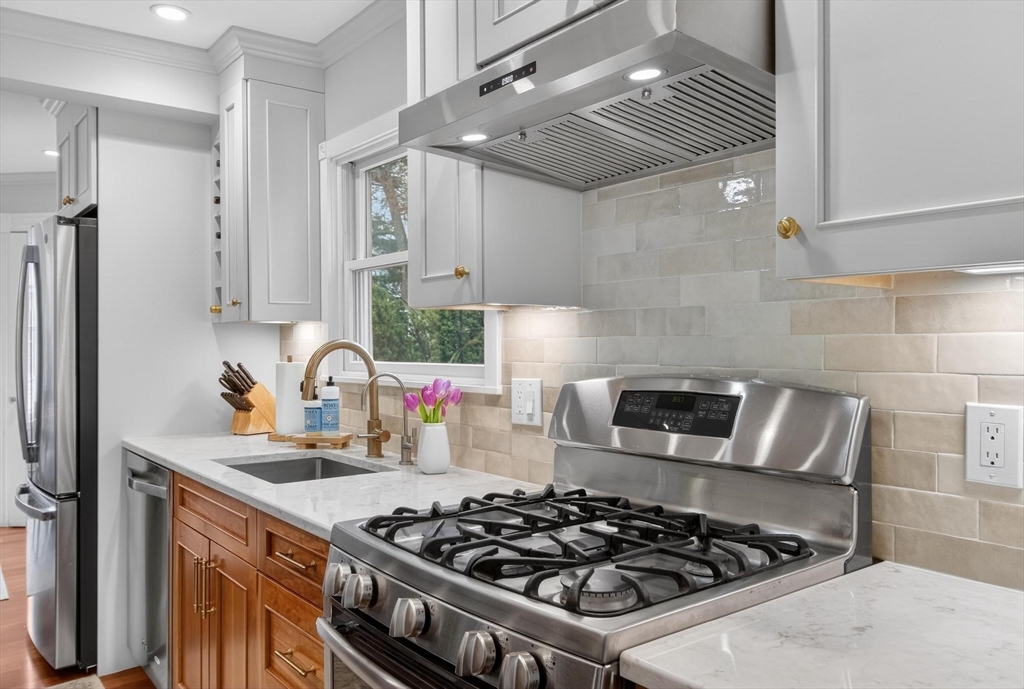 52 Maple Street Hamilton, MA 01982 - Photo 13 of 42