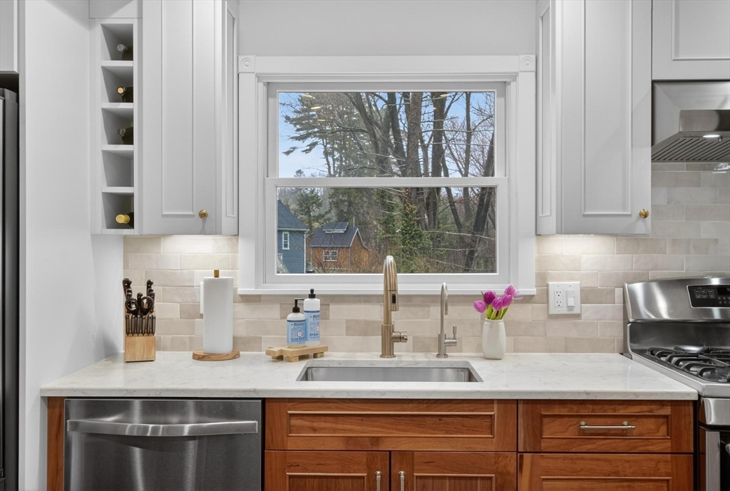 52 Maple Street Hamilton, MA 01982 - Photo 15 of 42