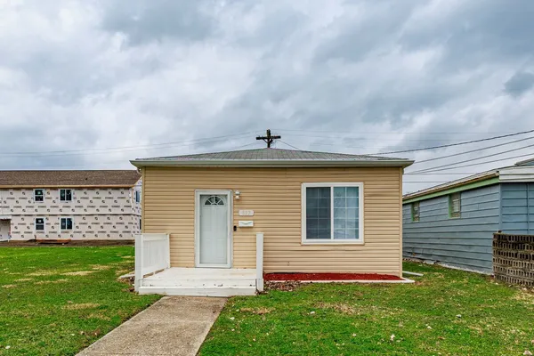 $74,900 | 832 East 153rd Street, Phoenix, IL 60426