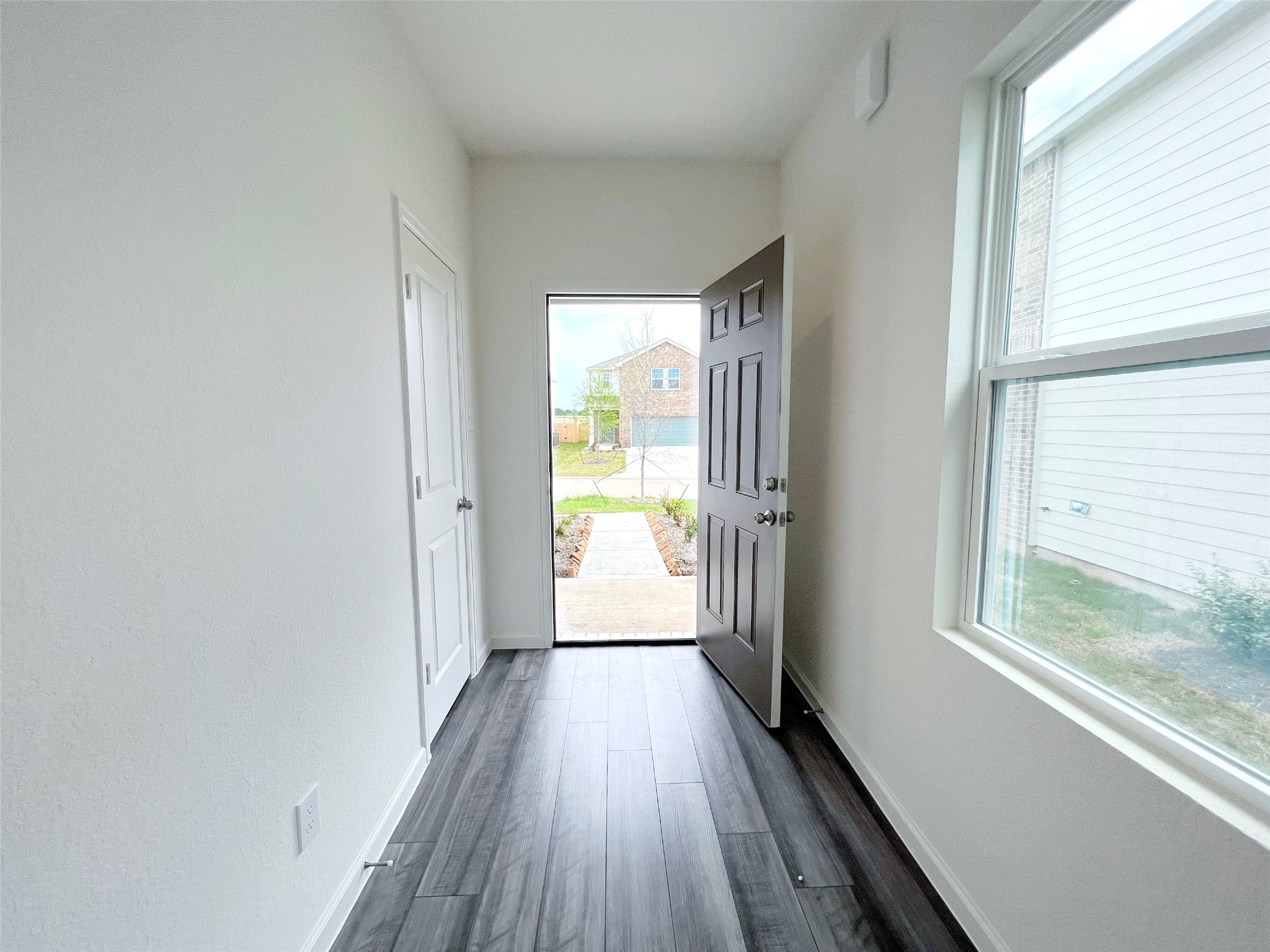 680 Amesbury Road Montgomery, TX 77316 - Photo 3 of 20