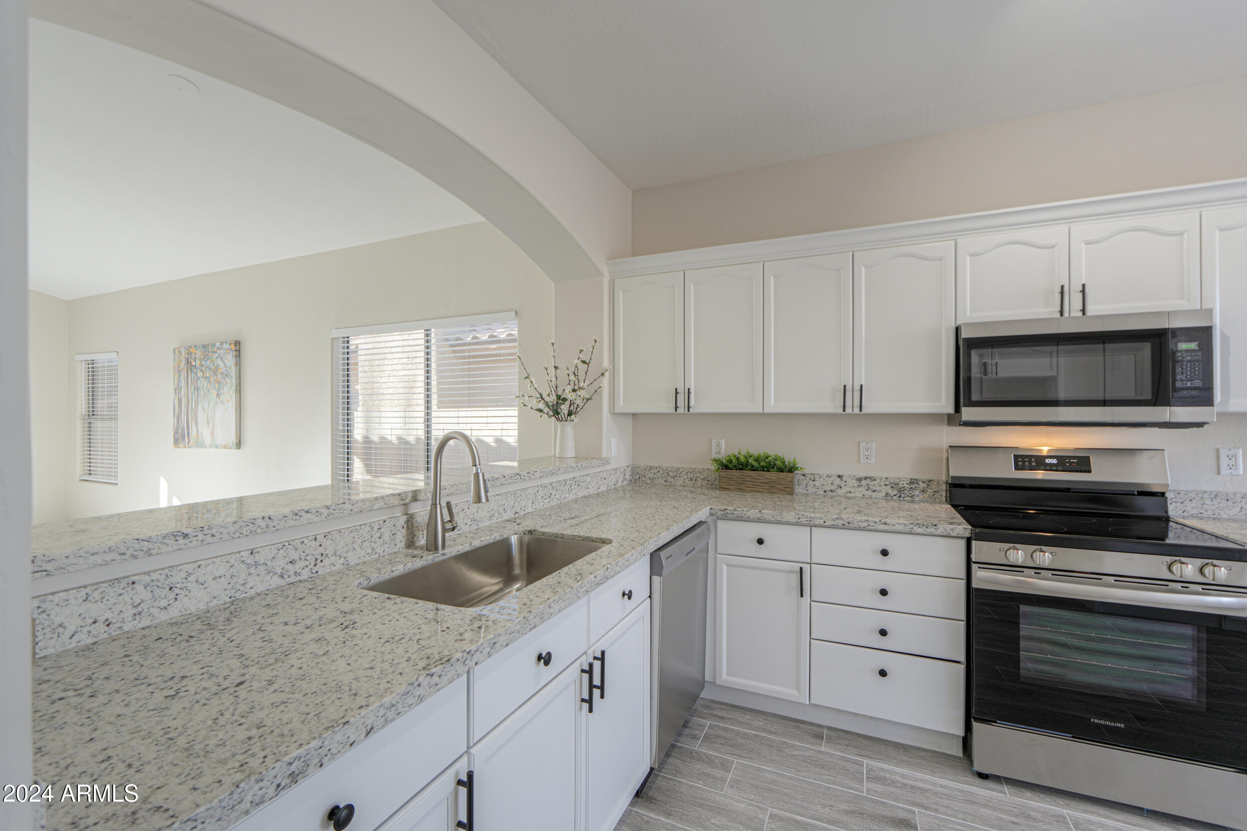1225 East Redfield Road Phoenix, AZ 85022 - Photo 8 of 49 08