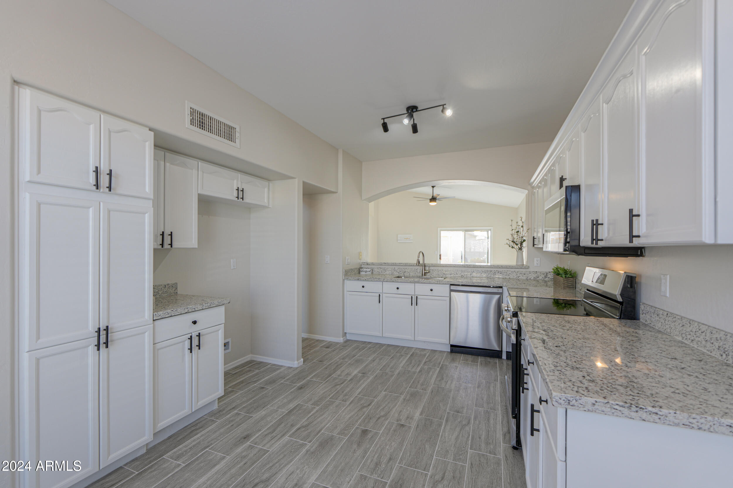 1225 East Redfield Road Phoenix, AZ 85022 - Photo 10 of 49 10