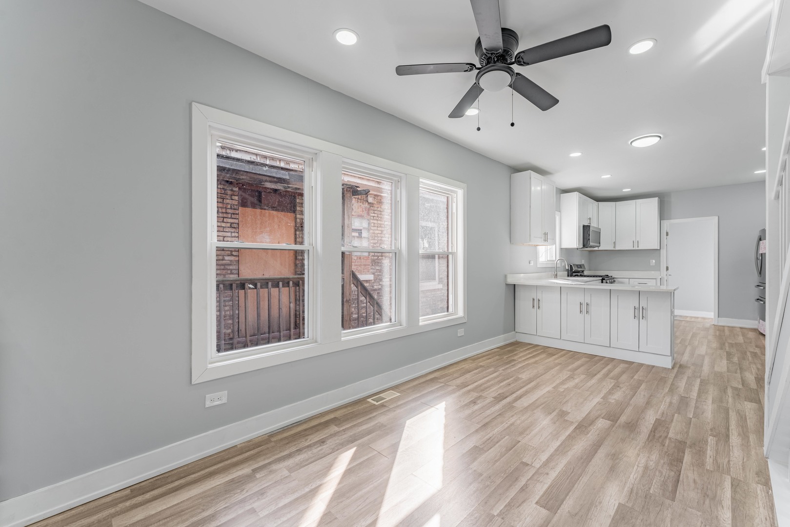 7554 South Perry Avenue Chicago, IL 60620 - Photo 6 of 33