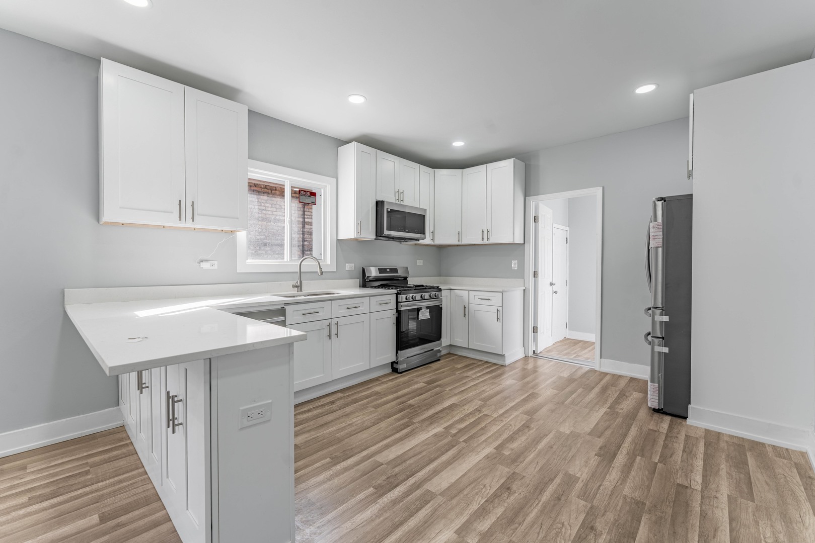 7554 South Perry Avenue Chicago, IL 60620 - Photo 8 of 33