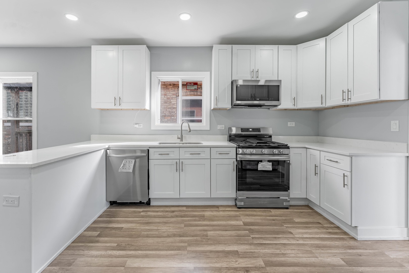 7554 South Perry Avenue Chicago, IL 60620 - Photo 9 of 33