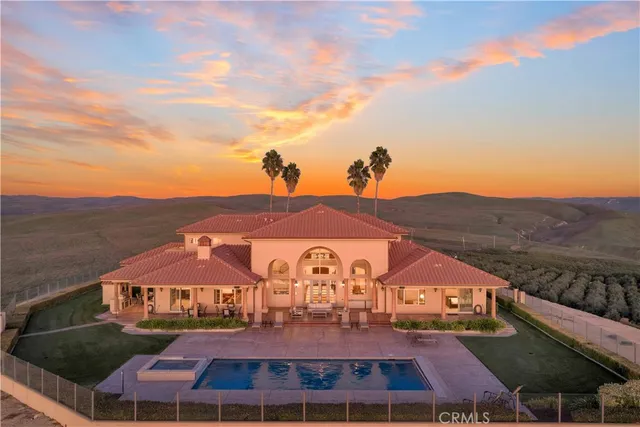 $8,250,000 | 1990 East 46th, Shandon, CA 93461