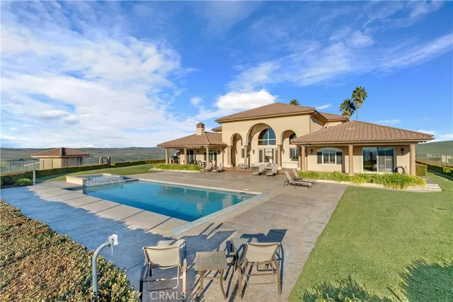 $8,250,000 | 1990 East 46th, Shandon, CA 93461