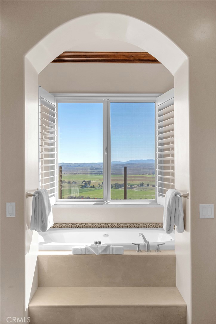 1990 East 46th Shandon, CA 93461 - Photo 26 of 70 a bathroom with a bathtub and window