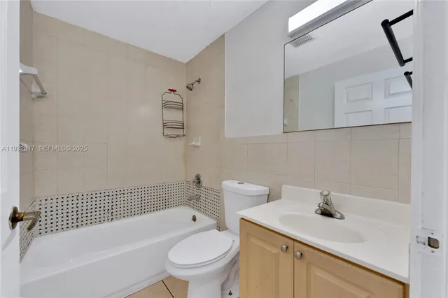 $1,600 | 2185 Northwest 16th Terrace, Unit 13, Miami, FL 33125