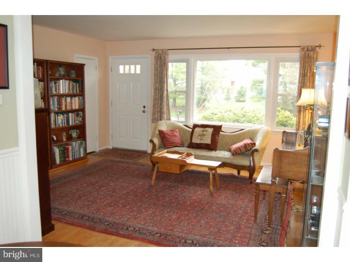818 Swartley Road Lansdale, PA 19446 - Photo 4 of 18 Living Room
