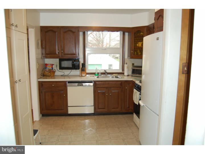 818 Swartley Road Lansdale, PA 19446 - Photo 5 of 18 Kitchen