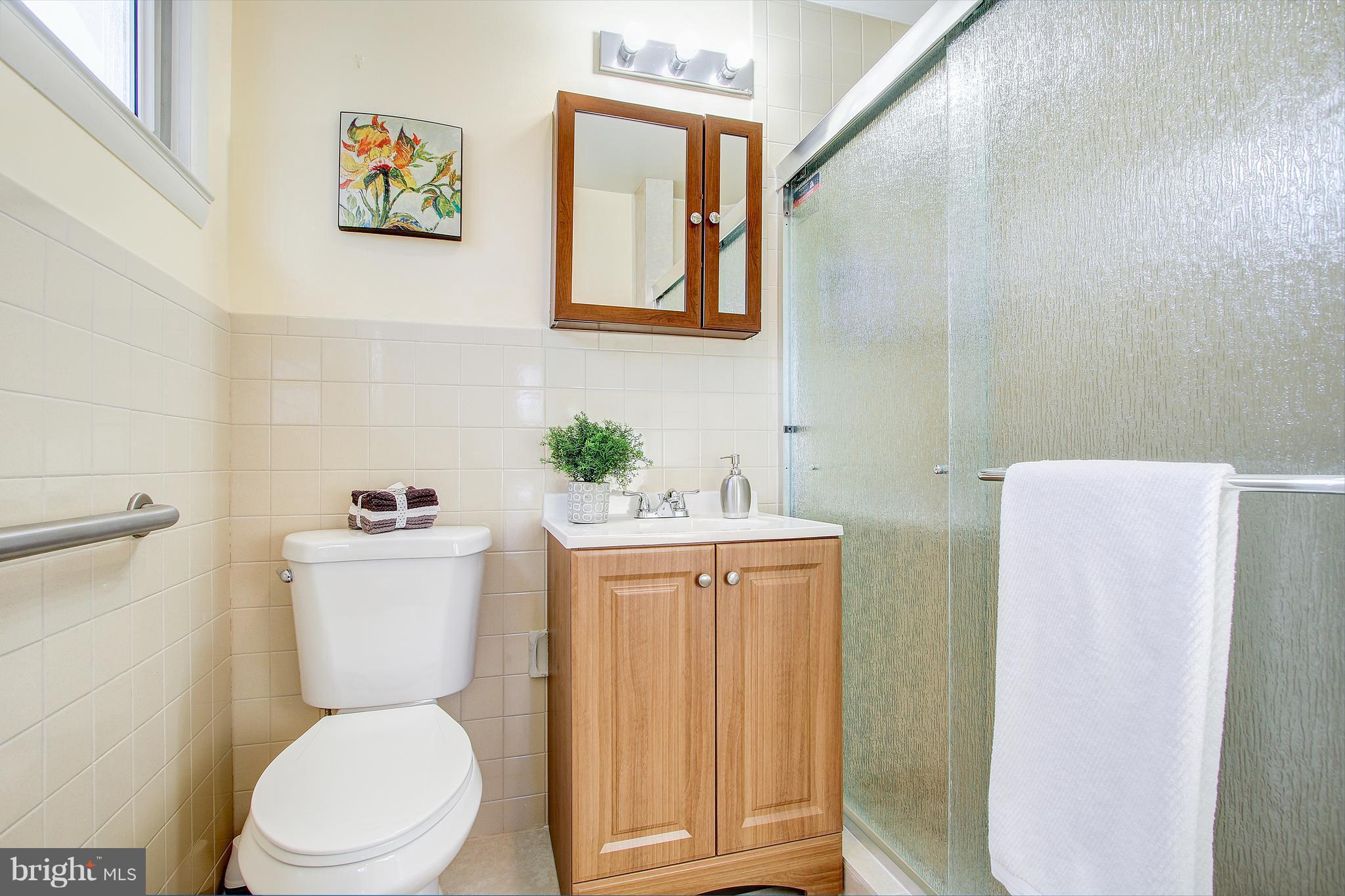 10905 Fiesta Road Silver Spring, MD 20901 - Photo 17 of 30 Bath (Master)