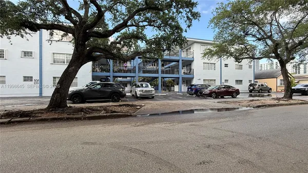 $164,990 | 1943 Monroe Street, Unit 306A, Hollywood, FL 33020