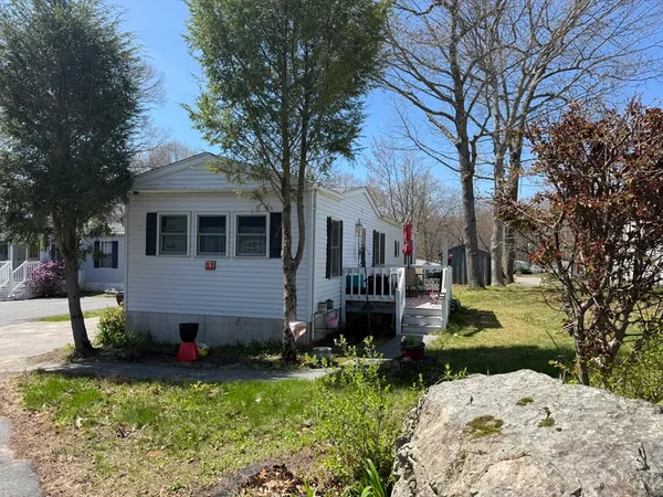 $269,900 | 11 Chestnut Circle, Rockland, MA 02370