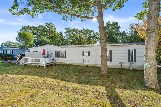 a front view of house with yard