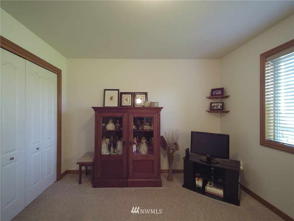 247 Jake Way Sequim, WA 98382 - Photo 16 of 40 a room with furniture and window