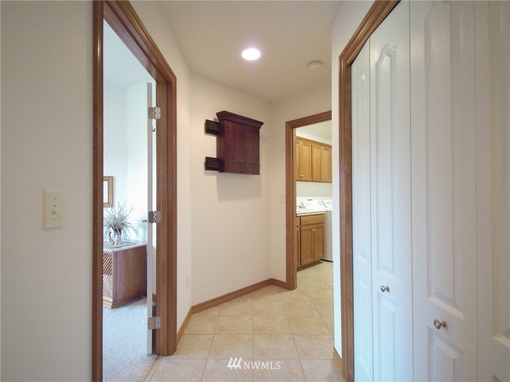 247 Jake Way Sequim, WA 98382 - Photo 22 of 40 a view of an entryway and livingroom