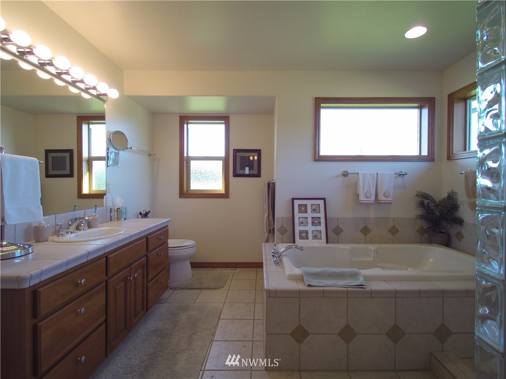 247 Jake Way Sequim, WA 98382 - Photo 25 of 40 a spacious bathroom with a tub sink and mirror