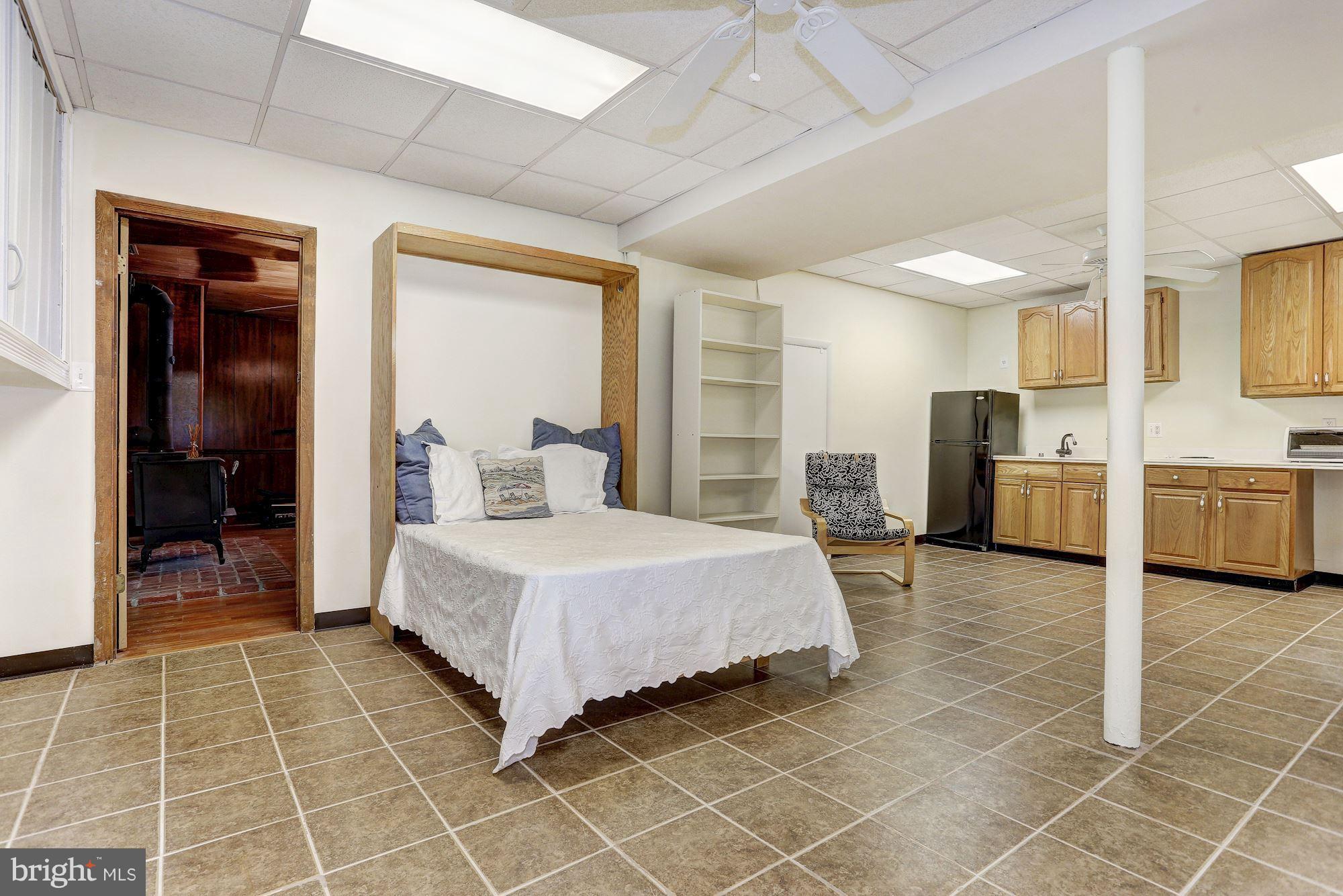2025 Derrickson Road Baltimore, MD 21244 - Photo 22 of 30 In-Law Suite
