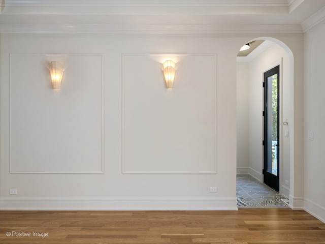 2214 West Oakdale Avenue Chicago, IL 60618 - Photo 4 of 15 a view of an empty room