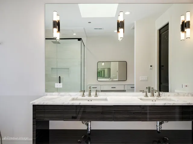 $2,250,000 | 2214 West Oakdale Avenue, Chicago, IL 60618