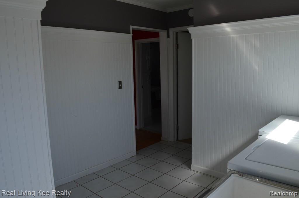 2694 Kenmore Road Berkley, MI 48072 - Photo 17 of 24 mudroom and laundry.jpg
