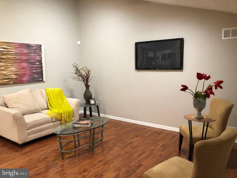2826 Hillsdale Road Baltimore, MD 21207 - Photo 5 of 13 Gallery Image 5