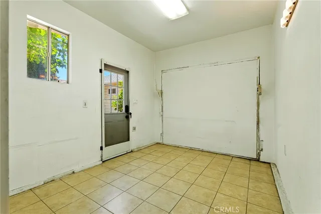 a close up view of washer and dryer