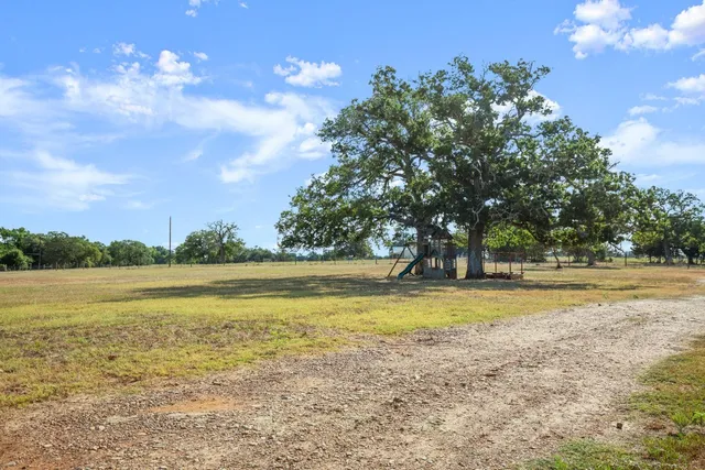 $915,000 | 1099 Private Road 1061, Paige, TX 78659