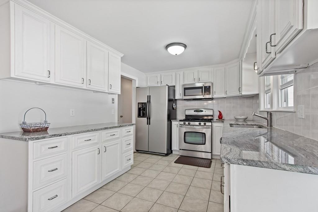 54 Miriam Road Waltham, MA 02451 - Photo 9 of 28