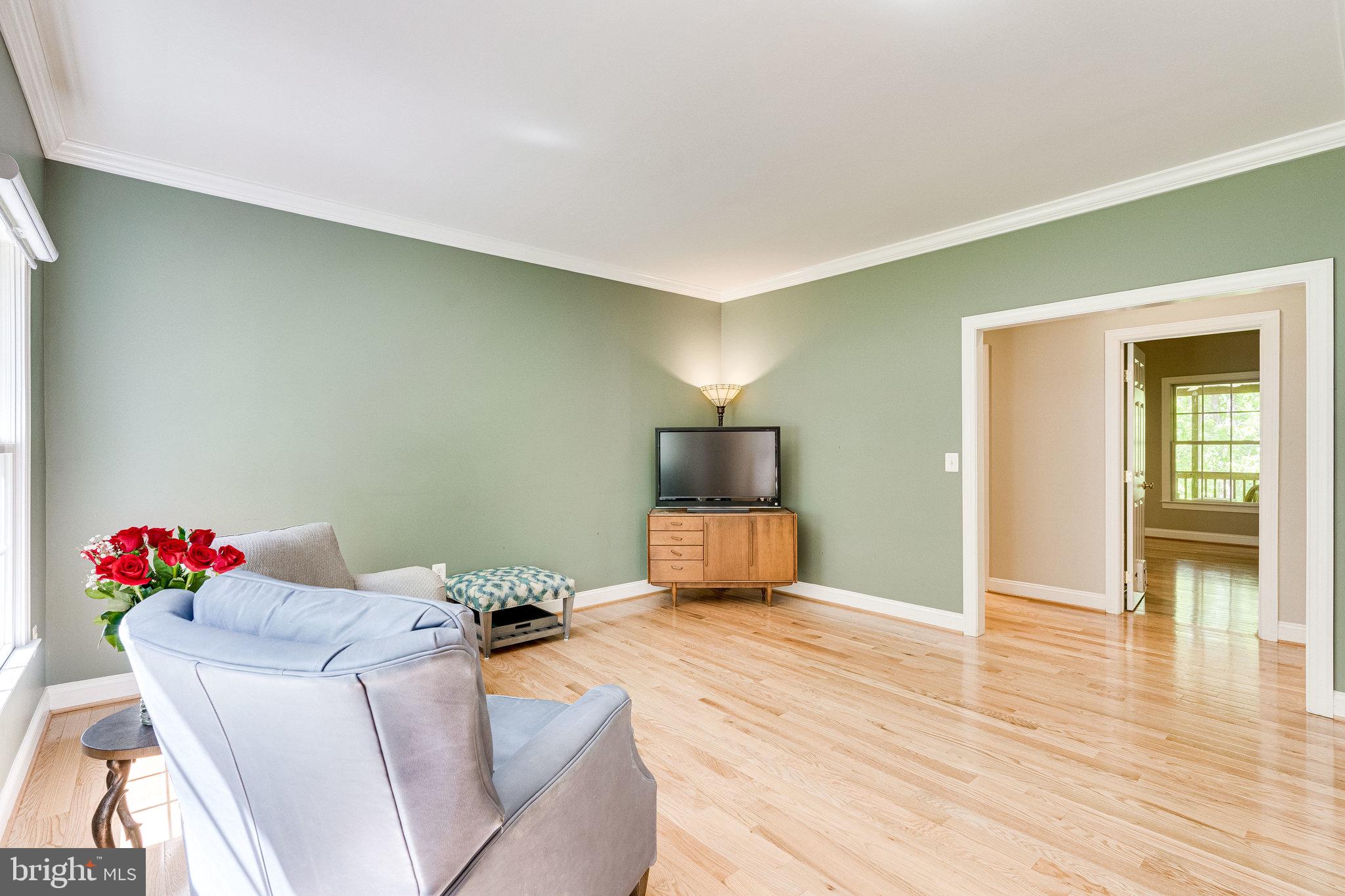 7802 Creekside View Lane Springfield, VA 22153 - Photo 34 of 107 a living room with furniture