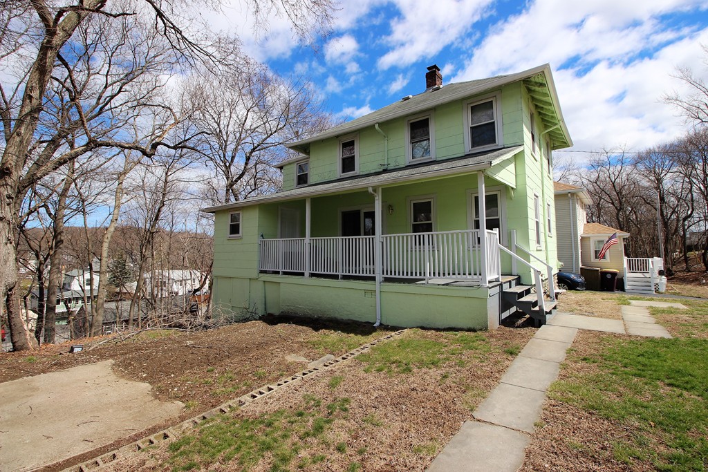 40 Hobamack Road Weymouth, MA 02191 - Photo 1 of 11 Gallery Image 1