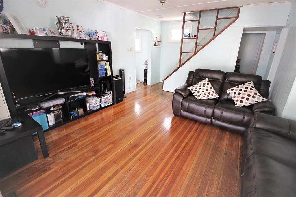 40 Hobamack Road Weymouth, MA 02191 - Photo 4 of 11 Gallery Image 4