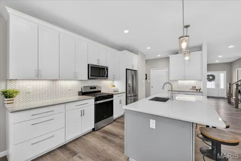 $467,500 | 2425 Windswept Farms Drive, Eureka, MO 63025