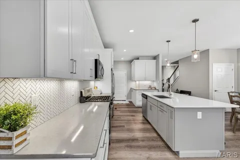 $467,500 | 2425 Windswept Farms Drive, Eureka, MO 63025