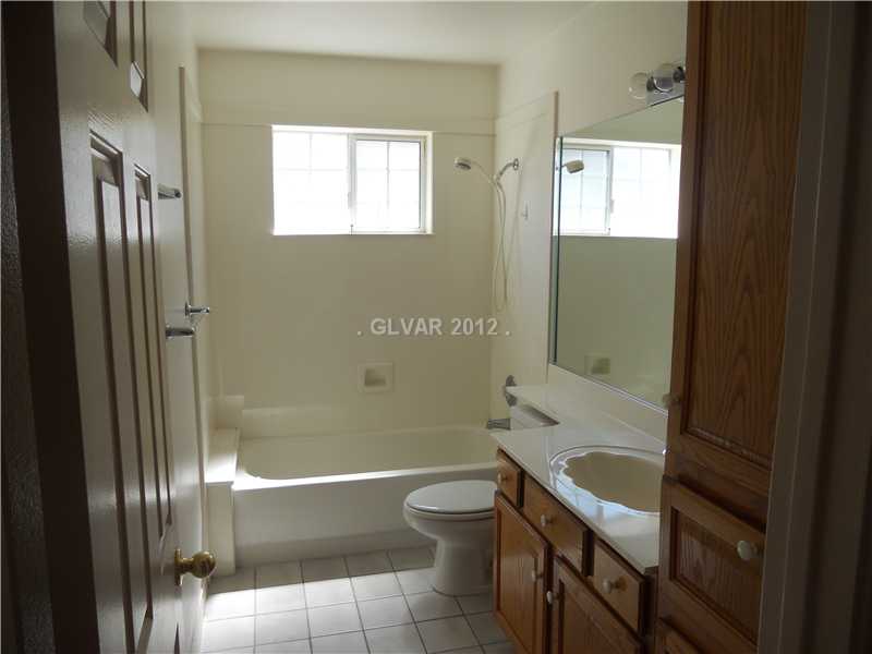231 West Rochell Drive Henderson, NV 89015 - Photo 6 of 11 Bathroom.
