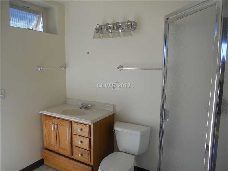 231 West Rochell Drive Henderson, NV 89015 - Photo 7 of 11 Bathroom.