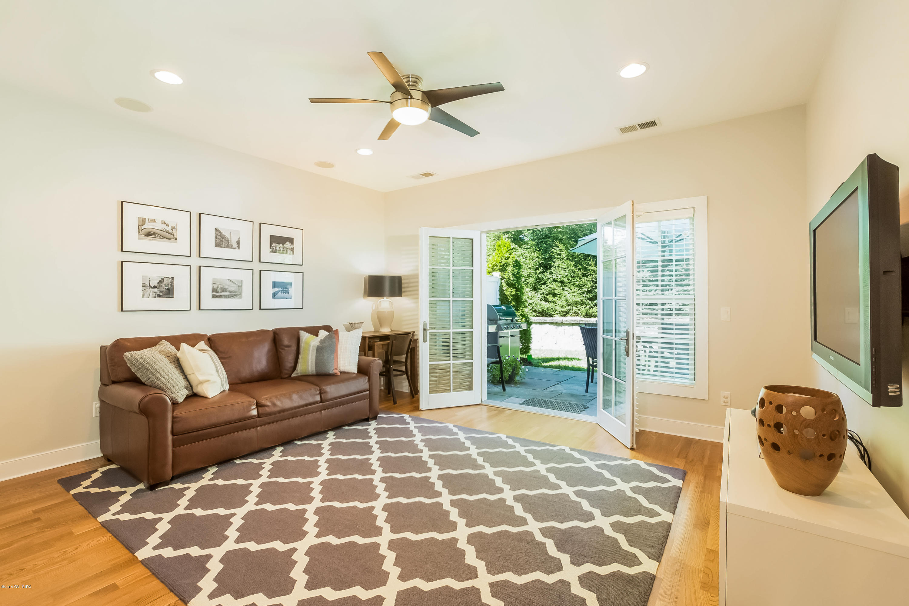 77 Havemeyer Lane, Unit 48 Stamford, CT 06902 - Photo 10 of 16 a living room with furniture and a flat screen tv