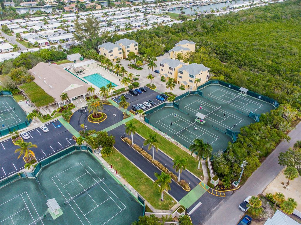 619 Cedars Court Longboat Key, FL 34228 - Photo 11 of 95