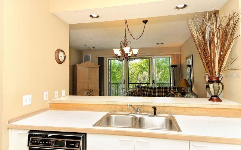 619 Cedars Court Longboat Key, FL 34228 - Photo 19 of 95