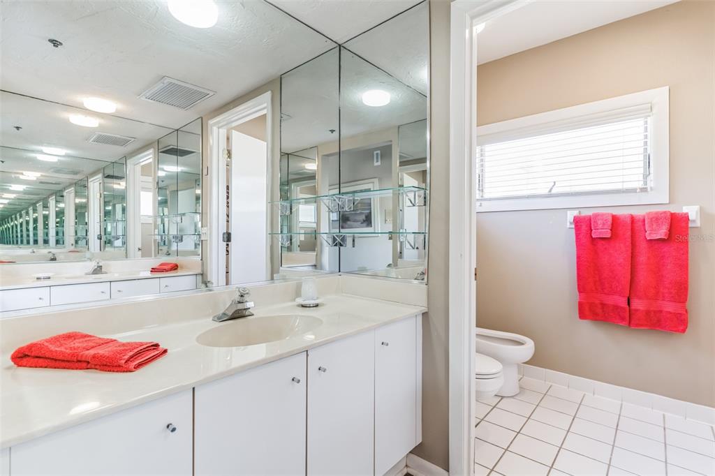 619 Cedars Court Longboat Key, FL 34228 - Photo 46 of 95