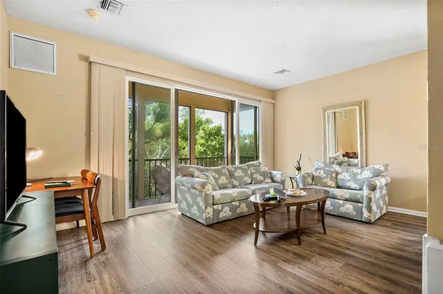 $450,000 | 619 Cedars Court, Longboat Key, FL 34228